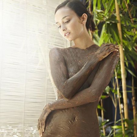 Hard Rock Hotel Goa Калангут Екстер'єр фото A woman with mud on her body