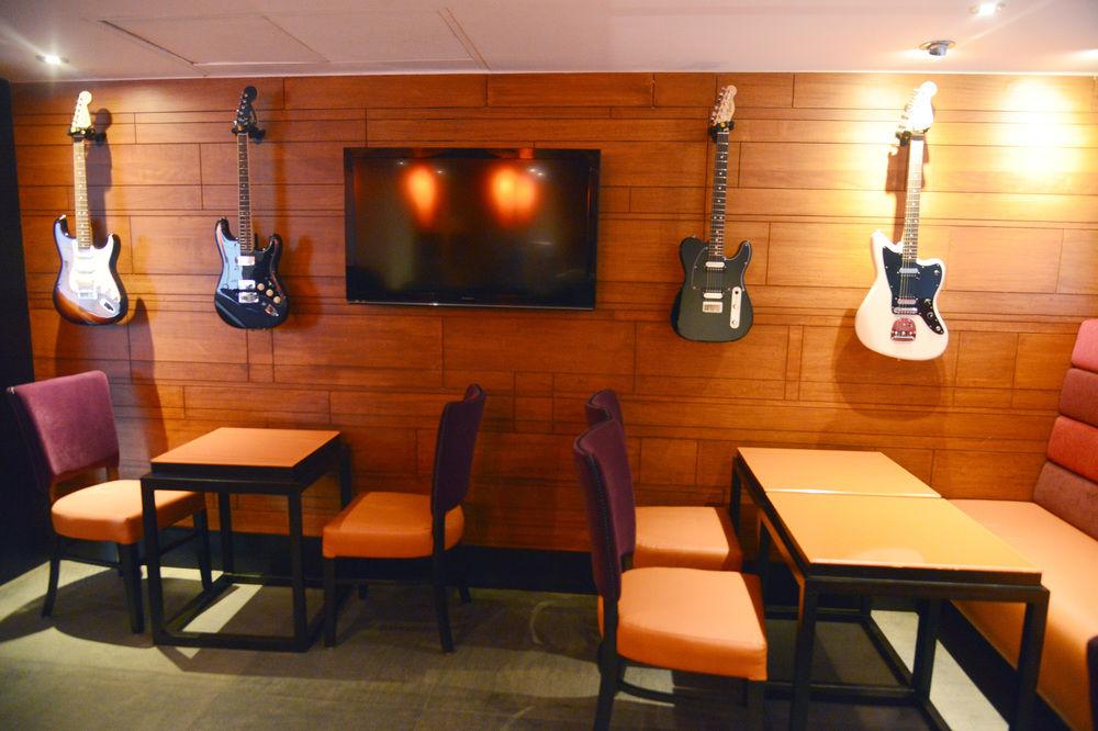 Hard Rock Hotel Goa Калангут Екстер'єр фото The interior of a typical Hard Rock Cafe